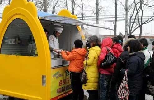 書報(bào)亭、早餐車，甚至垃圾桶都有二維碼“身份證”了。